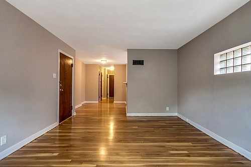 5th image of 4523 Jamieson Ave APT 2N
