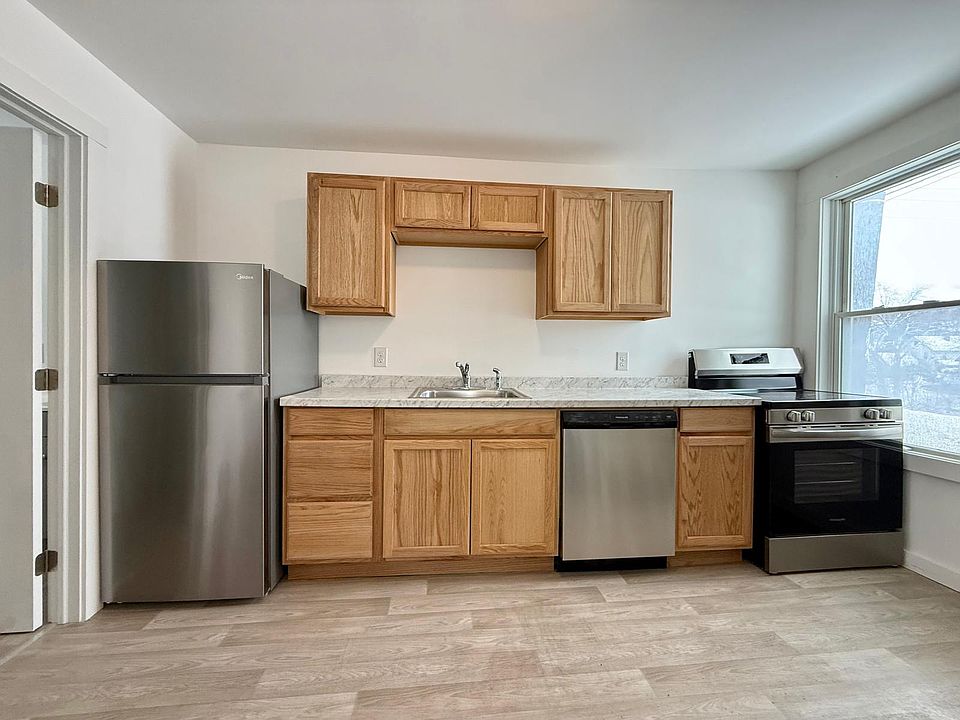 1st image of 909 Railroad St #909