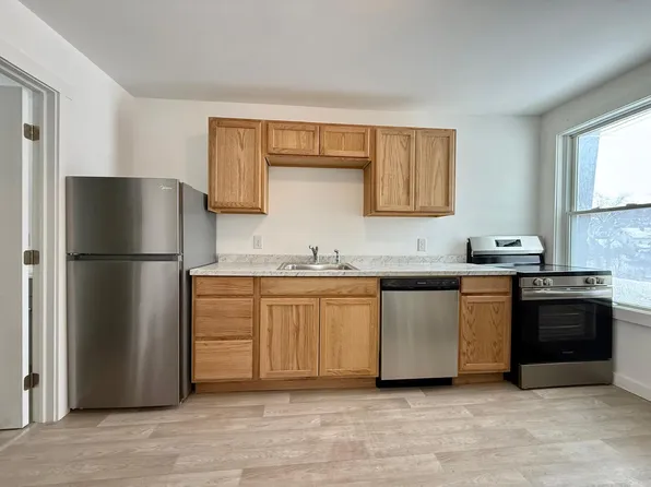 909 Railroad St #909, Saint Johnsbury, VT 05819