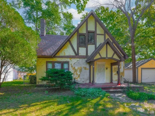 1912 N Park Pl, Wichita, KS 67203