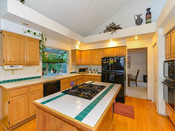 5th image of 6212 S 300th St