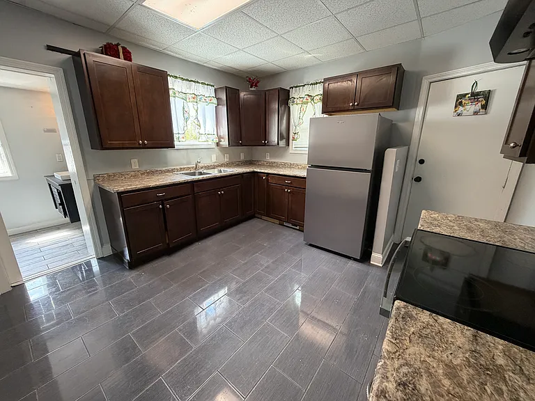 10 Dow St #1 — Photo 1