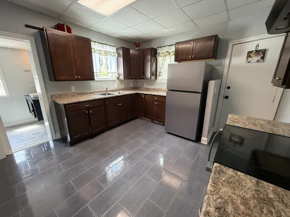 10 Dow St APT 1, Nashua, NH 03064
