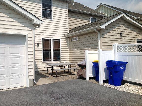 3rd image of 33523 Belvedere Street