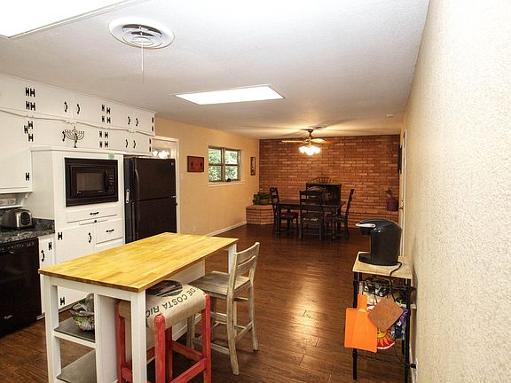 3rd image of 5844 Waltham Ave