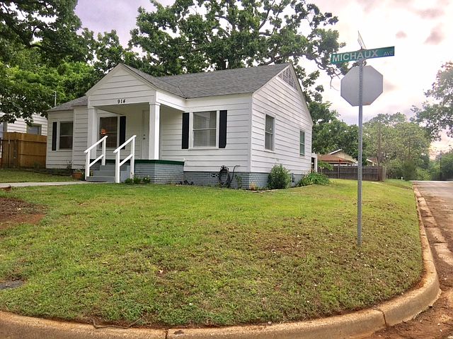 914 Micheaux Corner lot
