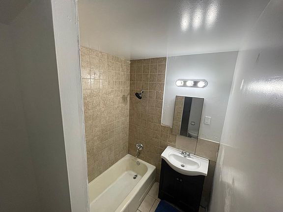 5th image of 2121 Ballard Dr APT C