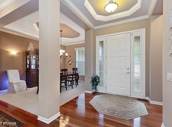 WELCOME HOME!  Glistening Hardwood Floors and 10 Ft. Ceilings Adorn this spacious and elegant Entryway!