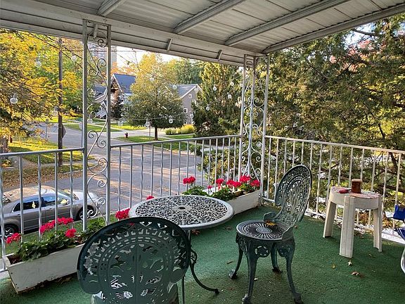 Covered deck shared by all tenants.