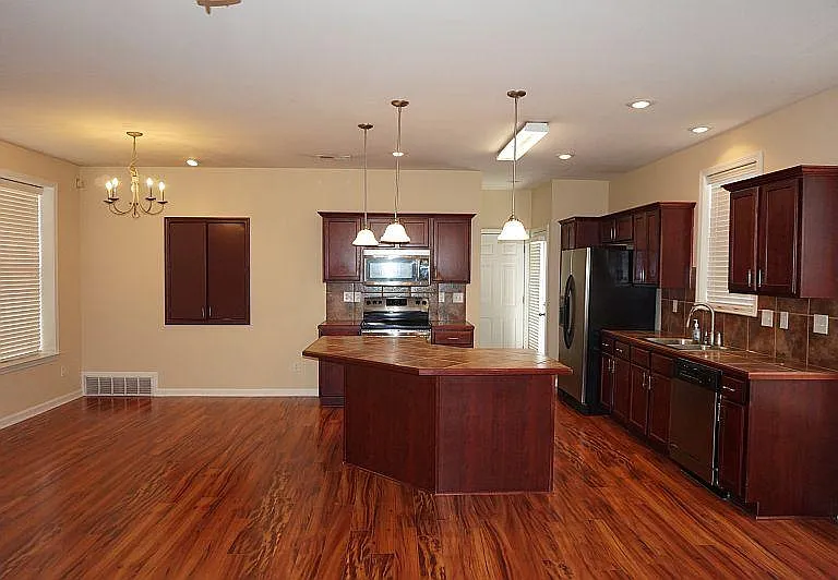 1368 Island Town Dr — Photo 14