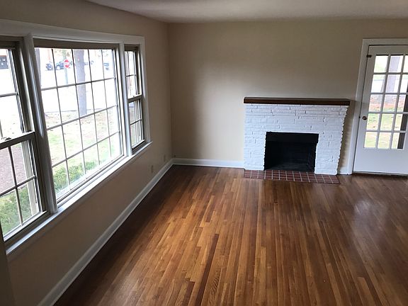 4th image of 1029 Long Crescent Dr