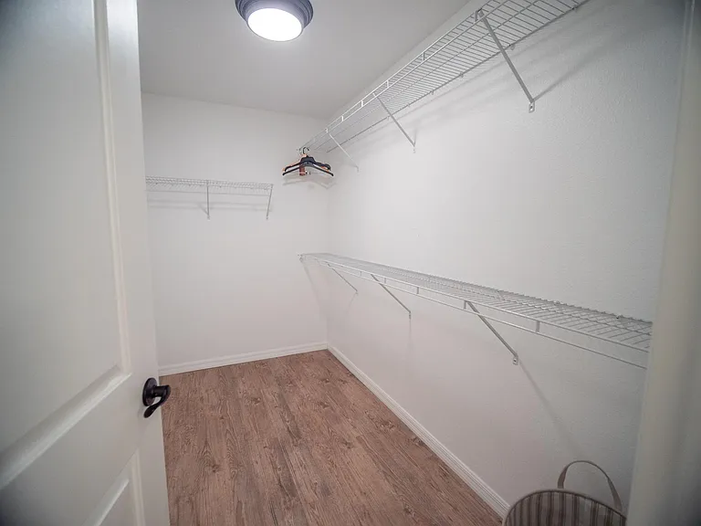 315 SE Lindale Gln — Photo 42