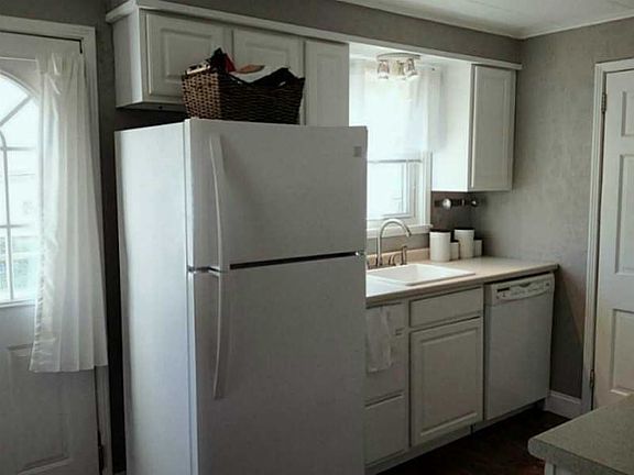 3rd image of 344 Delano Dr