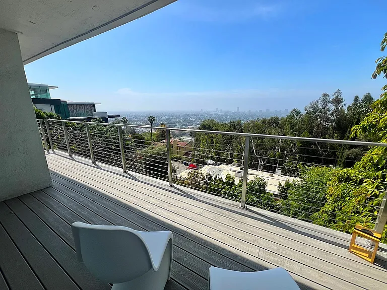 8376 Hollywood Blvd — Photo 12