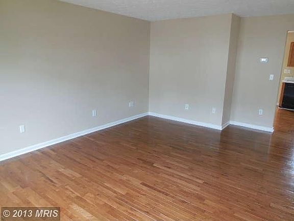 5th image of 3916 Saint Michaels Sq