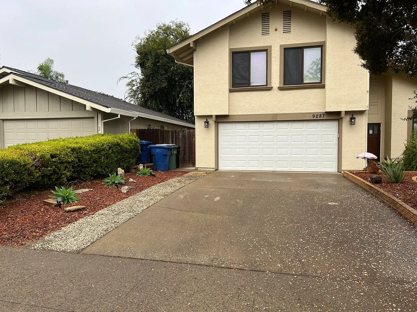 Available SOON! Split level home, 4+3, attached garage and long drive way, nicely landscaped — Photo 2