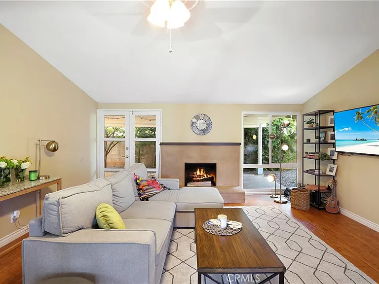 526 N Emerald Dr — Photo 23