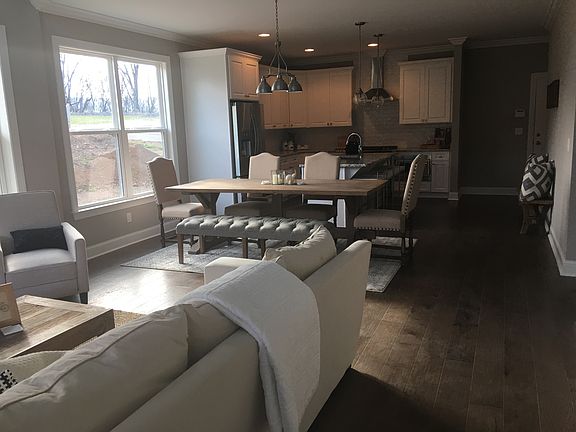 2nd image of 1778 Seven Pines Ln