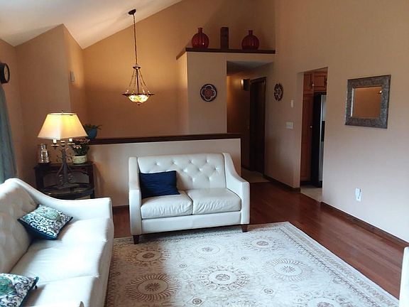 5th image of 161 Indian Meadow Dr
