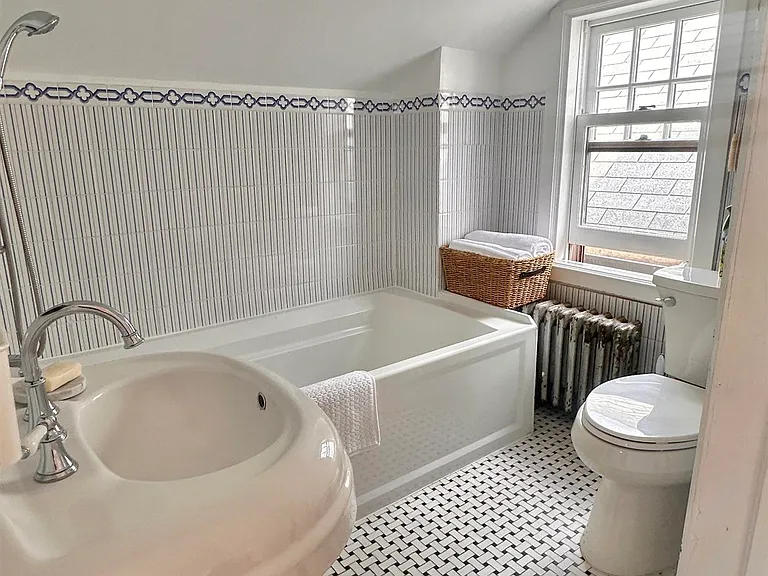 100 Hauxhurst Ave #1 — Photo 28