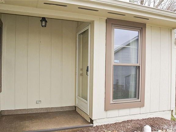 2nd image of 1631 Longbow Ln