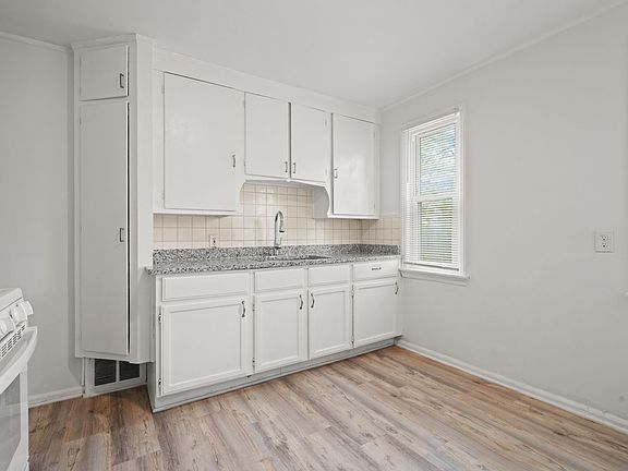5th image of 21012 Blackmar Ave
