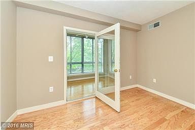2nd image of 1050 N Taylor St APT 204