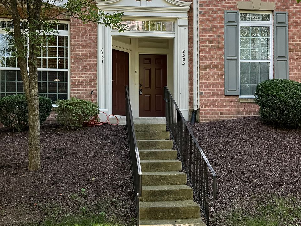 2503 Eastbourne Drive Entrance