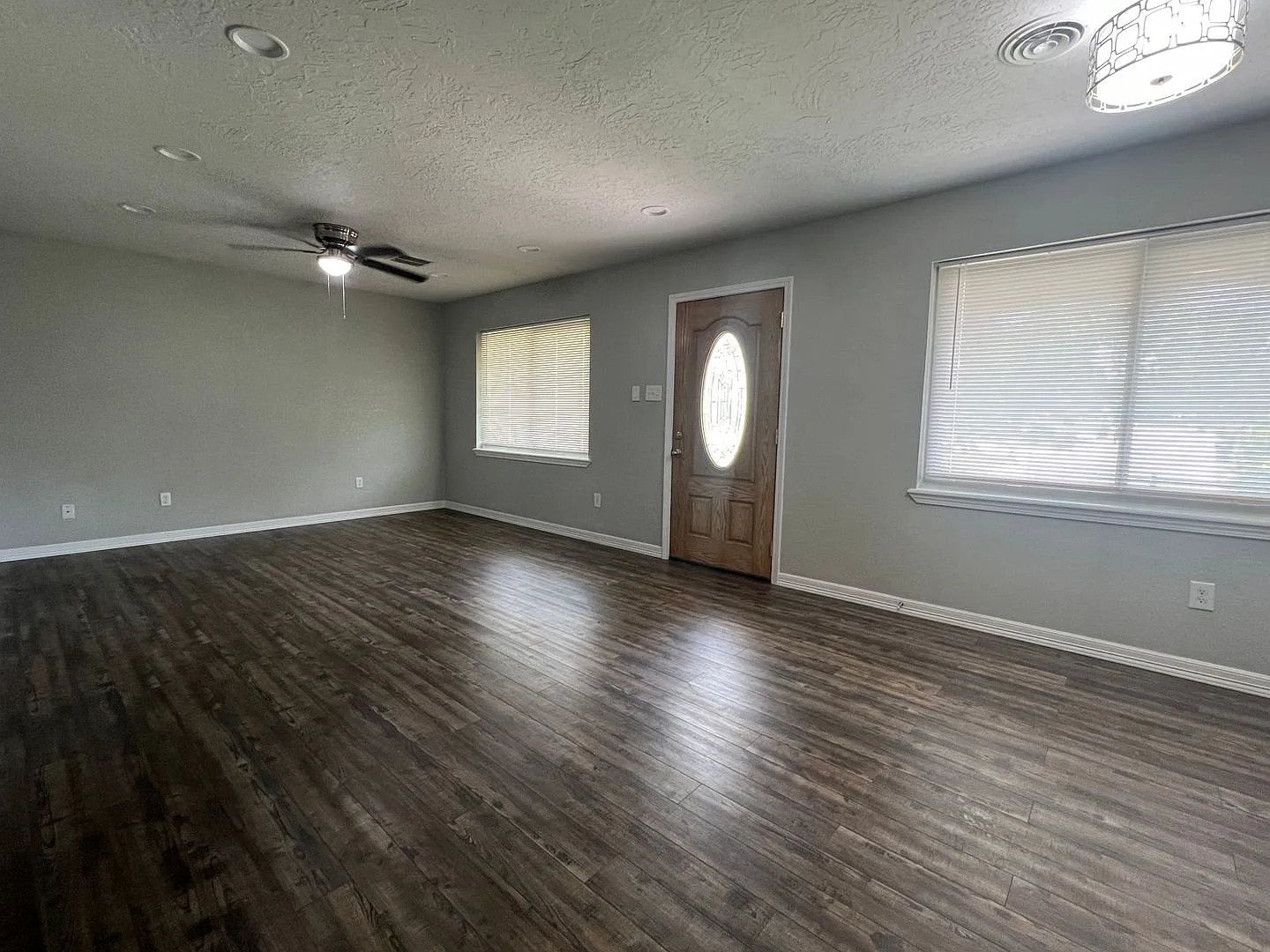 6407 Nw Euclid Ave- Coming Soon! — Photo 2