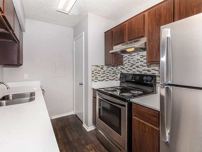 Eagle's Point Apartments — Photo 37