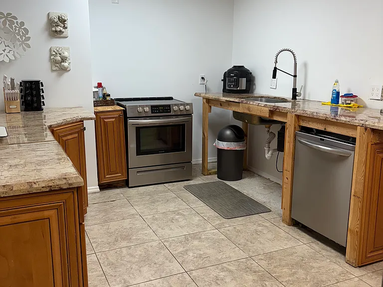 NW 38th Pl — Photo 10