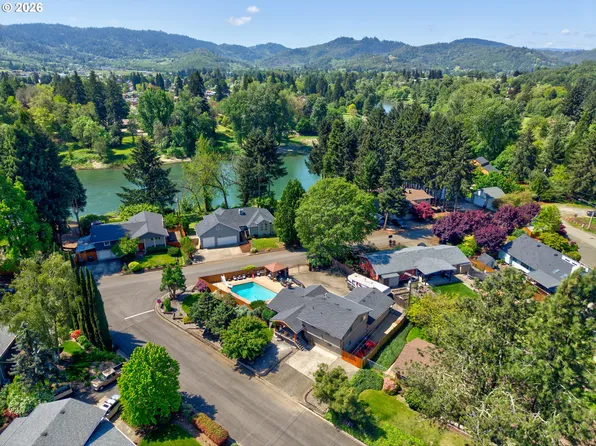 1308 NW Garden St, Roseburg, OR 97471
