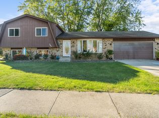 2442 Victoria Rd, Schererville, IN 46375