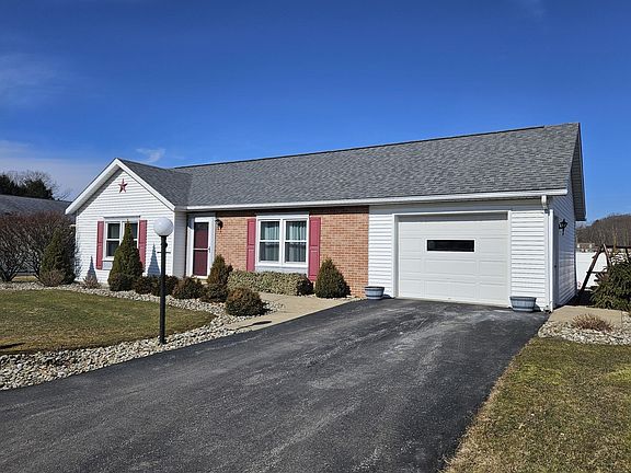 3rd image of 30 Brook Ln