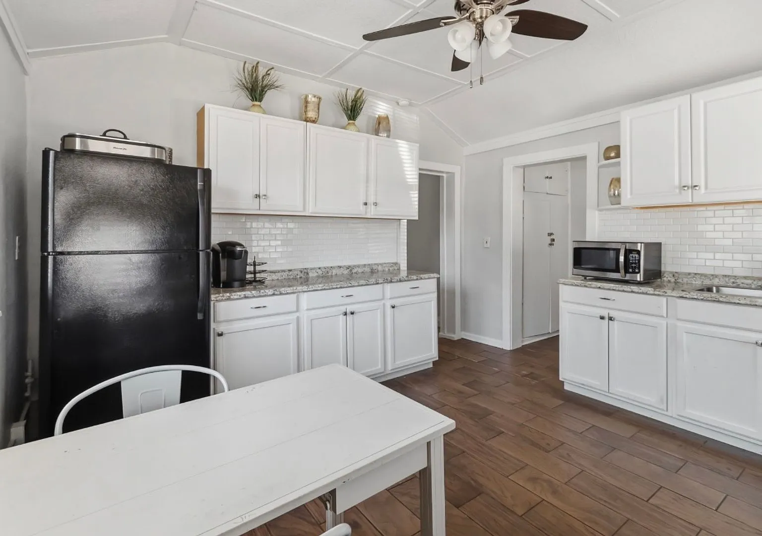 Charming 3-Bed Main Home + Detached In-Law Suite with Kitchen & Bath - 1 Block to Downtown — Photo 3