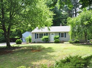 11 Oakridge Dr, Granby, CT 06035