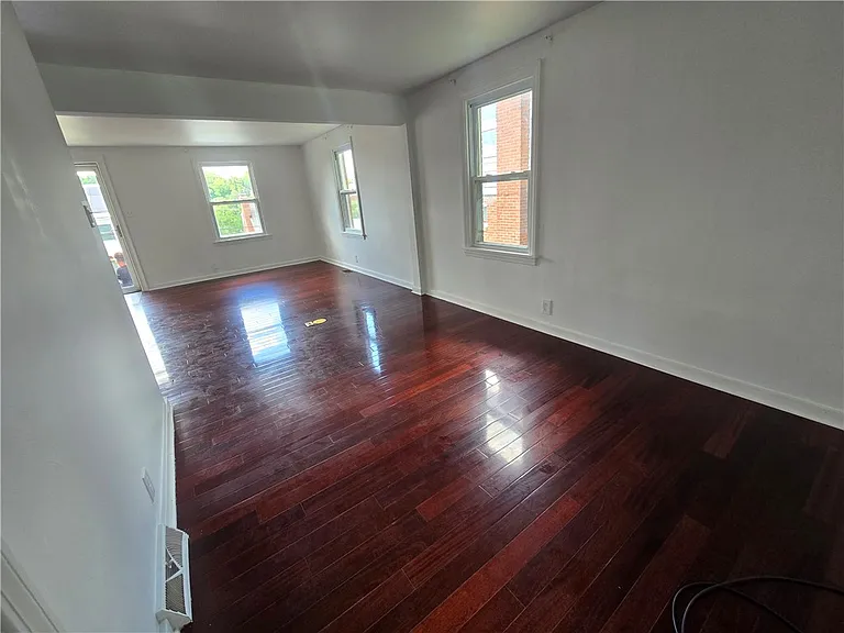 325 Outlook St — Photo 9