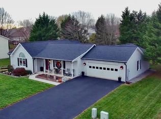 175 Yale Ln, Falling Waters, WV 25419