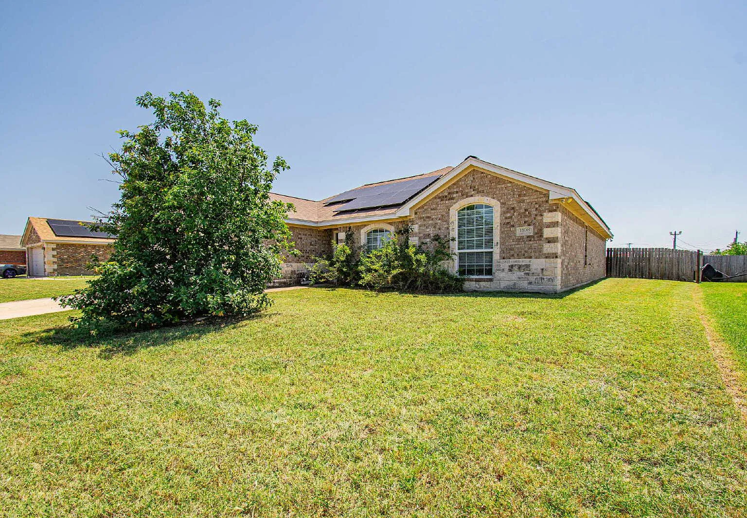 4 bed, 2.0 bath, 1541 sqft, $1,550 — Photo 2