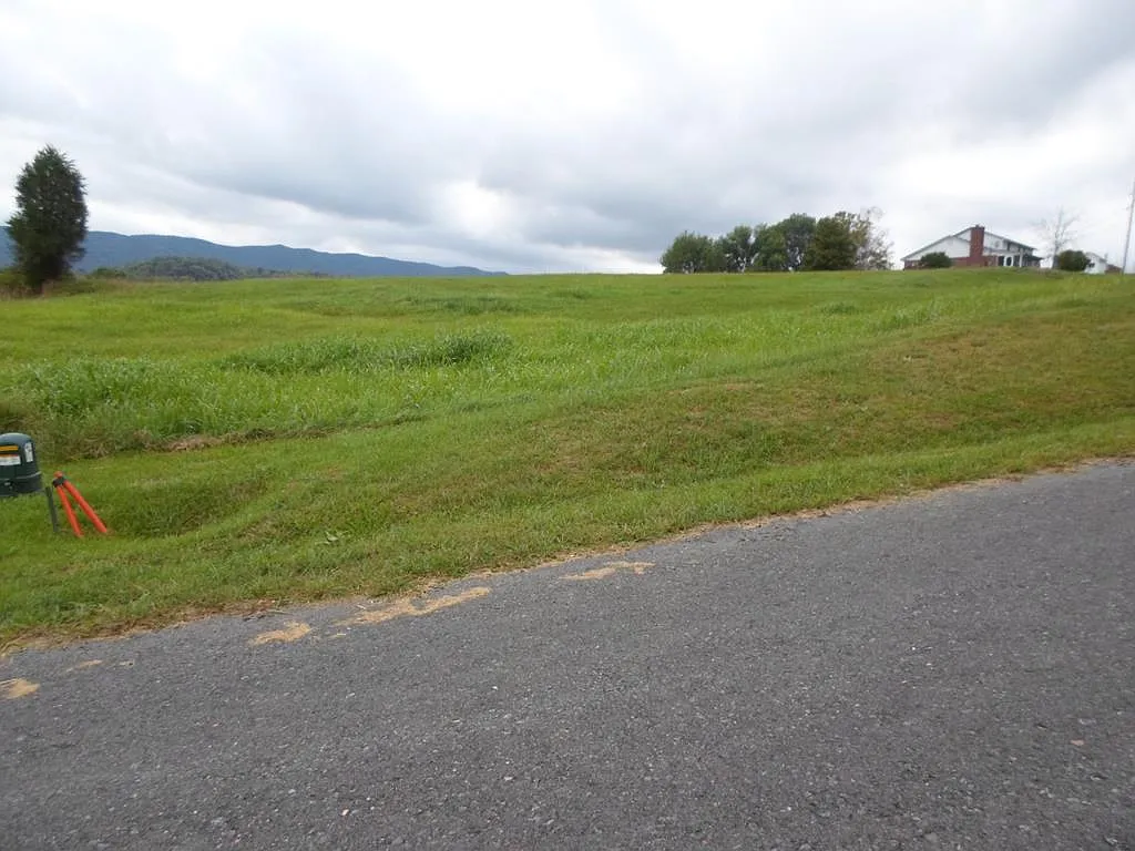 5 Ridge Dr photo 1