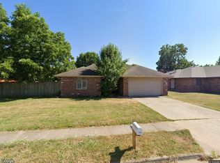 330 E Edgewood St, Springfield, MO 65807