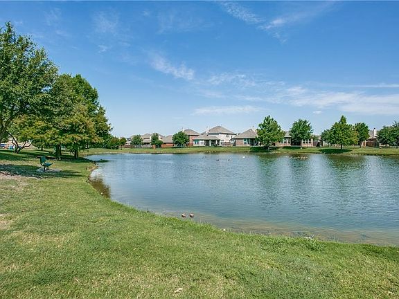 4th image of 327 Fairland Dr