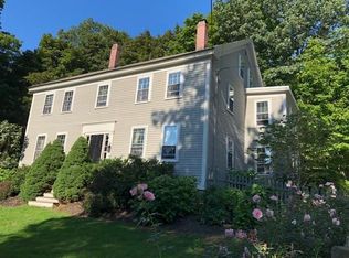 13 Arlington St, Amesbury, MA 01913