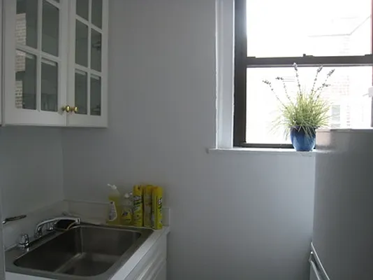 Rented by Metropolitan Equities | media 8