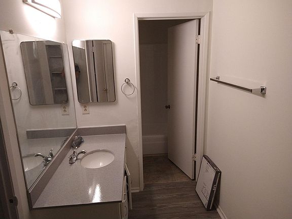 4th image of 10844 Kling St #3