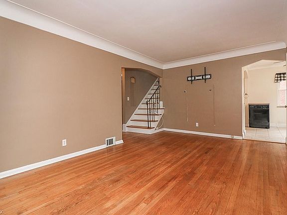 4th image of 6876 Parma Park Blvd