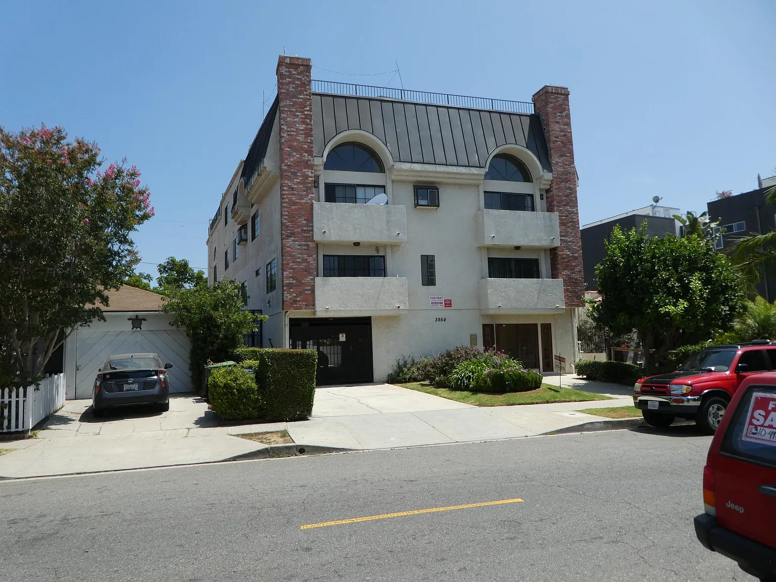 3954 Beethoven St — Photo 1