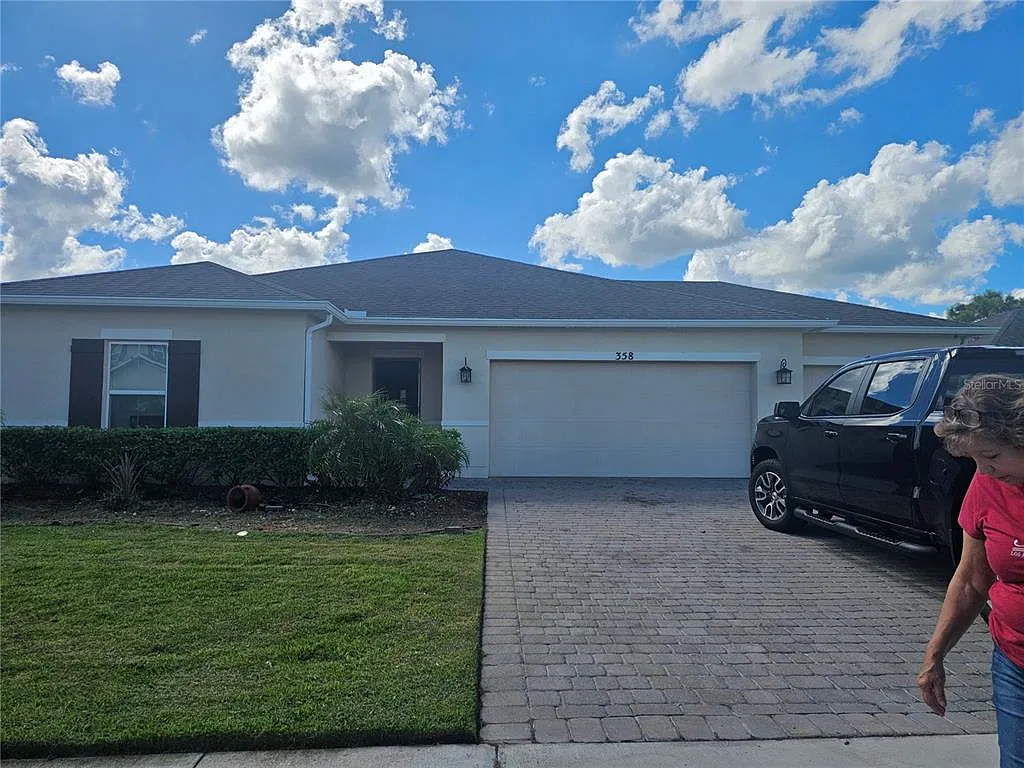 3 bed, 2.0 bath, 2087 sqft, $1,925 — Photo 2