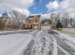 8450 Summerfield Rd, Lambertville, MI 48144