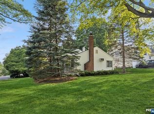 44 Knickerbocker Rd, Cresskill, NJ 07626